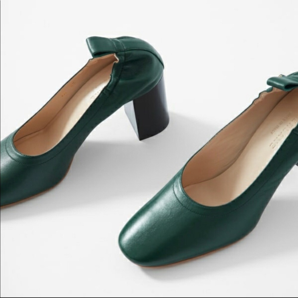 Discontinued Everlane Day Heel. Beautiful Ivy green color.